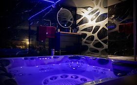 Loveroom Avec Jacuzzi 01